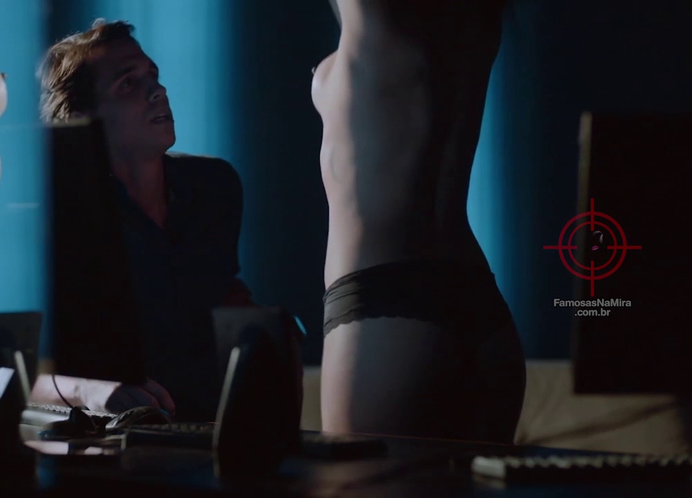 Daniele Suzuki Nua, Pelada, Cena de Sexo em Baila de Máscaras