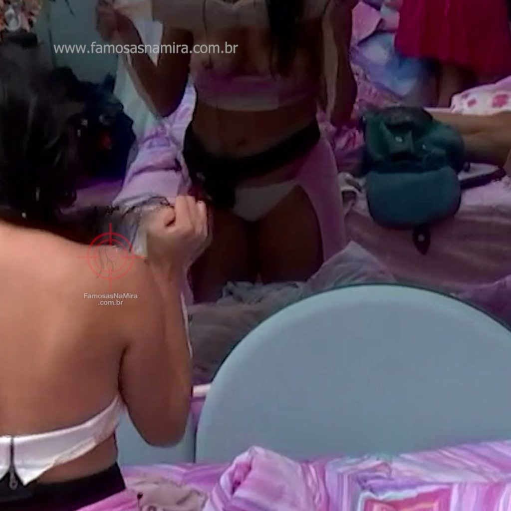 Deniziane Ferreira Vacila e Paga Peitinho