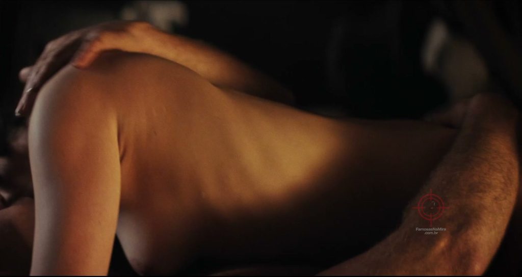 Emilia Clarke Nua, Pelada, Cena de Sexo em Voices From The Stone