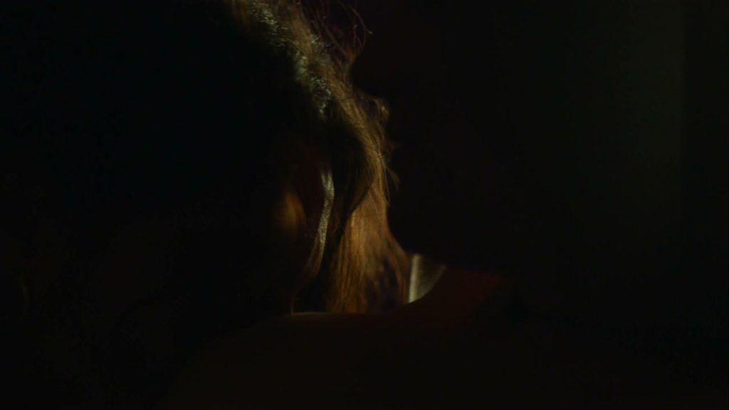 Flora Camolese e Nina Tumsic Nuas e Peladas Cena de Sexo Lésbico em A Vida Pela Frente