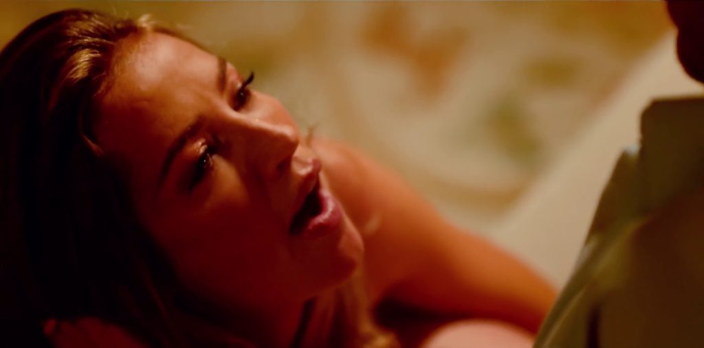 Luana Piovani Aparece Sexy de Lingerie em O Clube