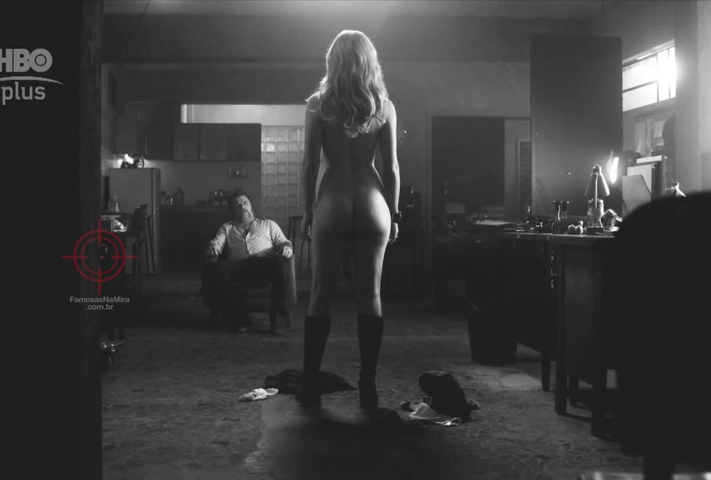 Simone Spoladore Totalmente Nua e Pelada em Magnífica 70