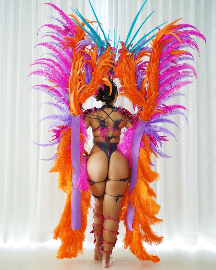 Chloe Bailey Mostra Corpão em Carnaval