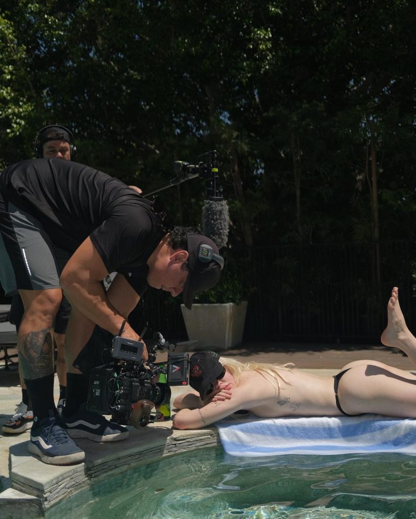 Luísa Sonza Mostra Bastidores De Documentário e Paga Peitinh