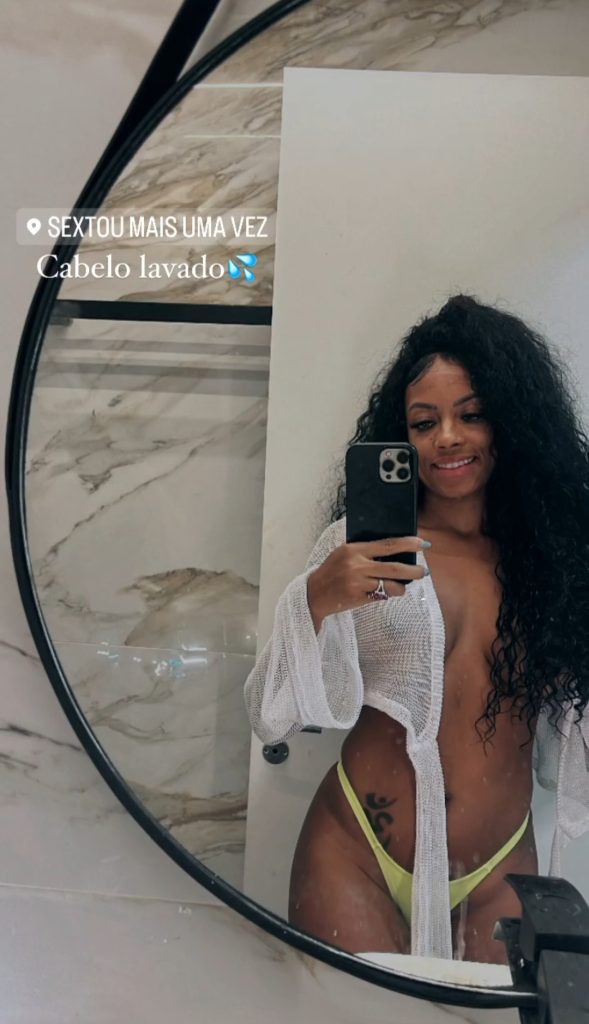 Psicologa e Ex-bbb posa sem sutiã nos stories e mostra demais.