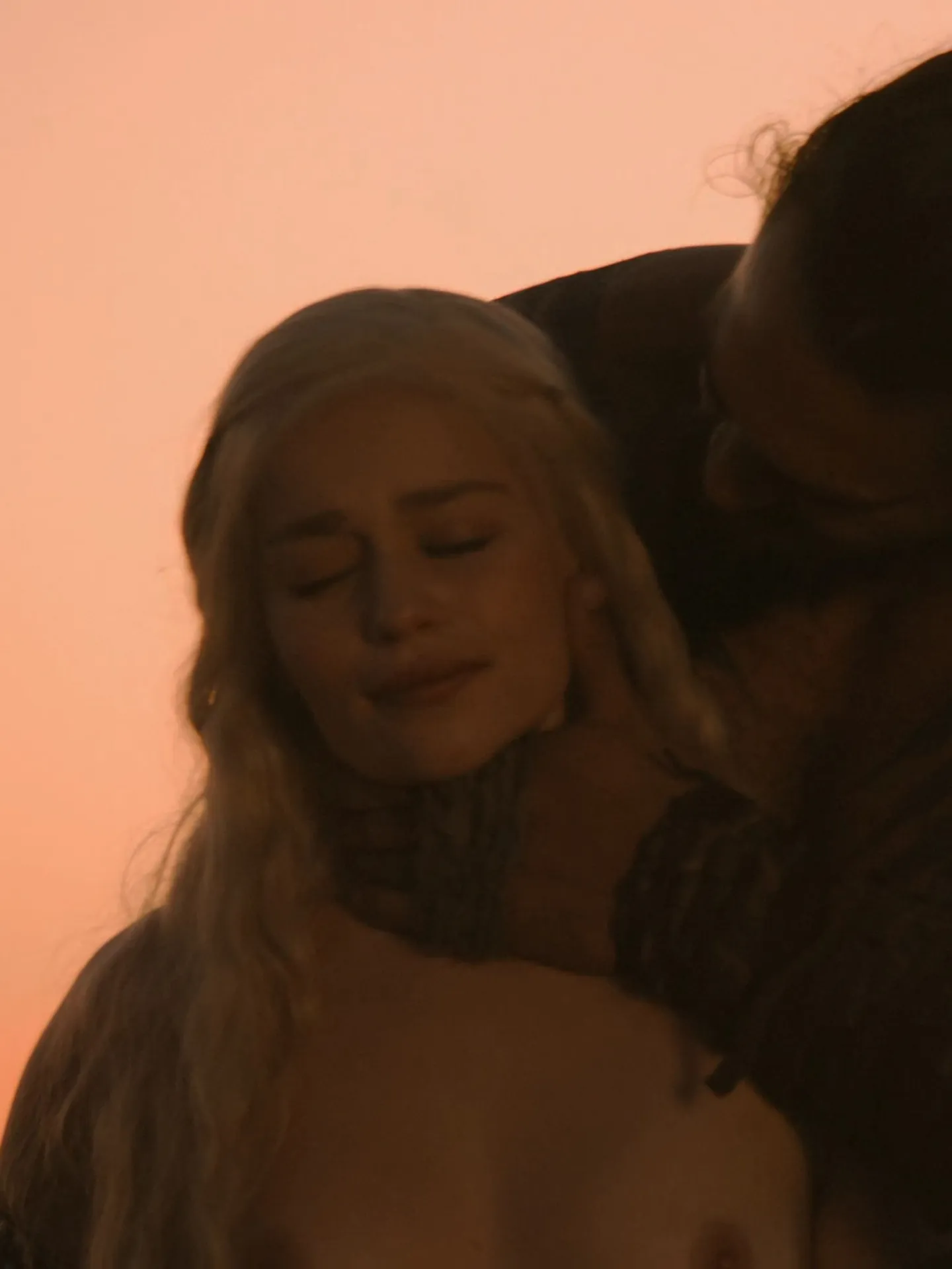 Cenas Quentes, Emilia Clarke, Game Of Thrones, Nudez - [05/10/2025]