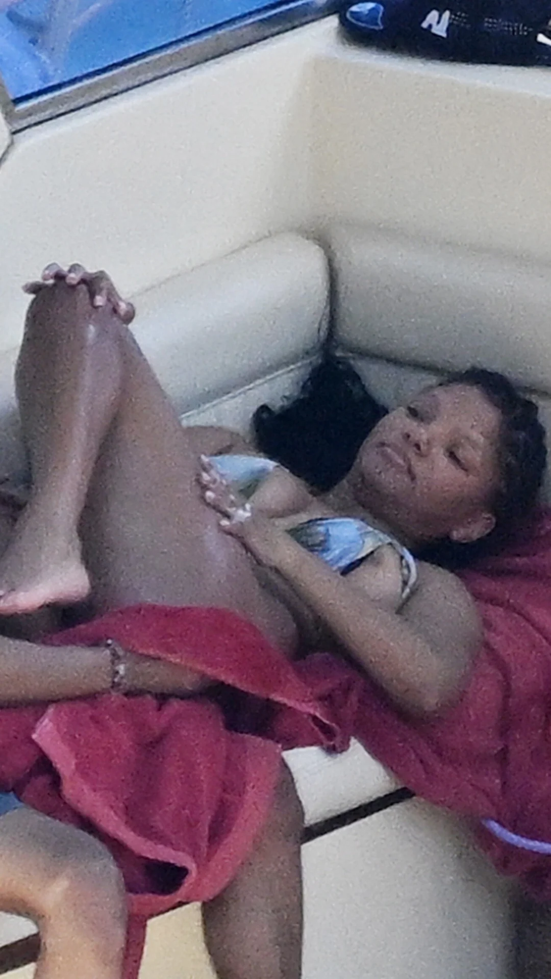 Flagras, Halle Bailey, Paparazzi, Atriz de Pequena Sereia Paga Peitinho e Bundinha - [28/10/2025]