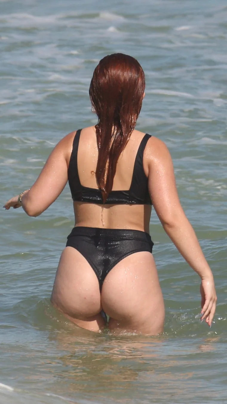 Biquini, Larissa Manoela, Paparazzi - [28/10/2025]