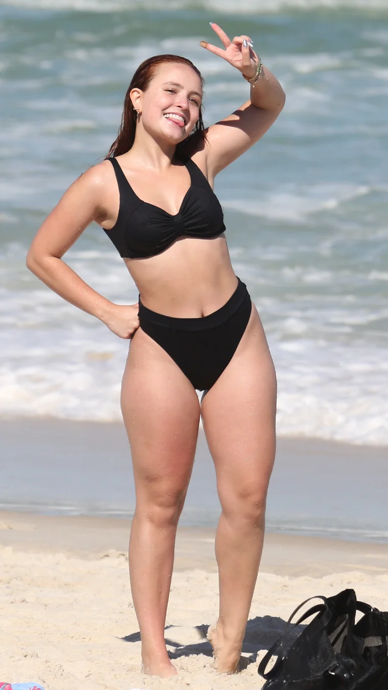 Biquini, Larissa Manoela, Paparazzi - [28/10/2025]