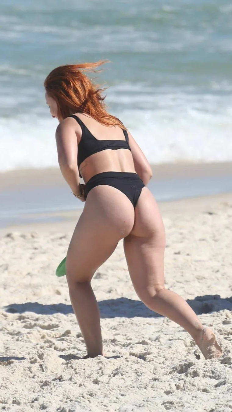 Biquini, Larissa Manoela, Paparazzi - [28/10/2025]