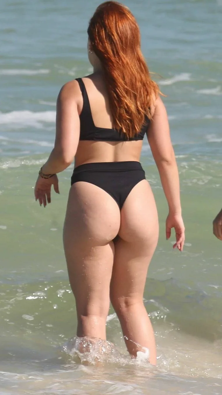 Biquini, Larissa Manoela, Paparazzi - [28/10/2025]