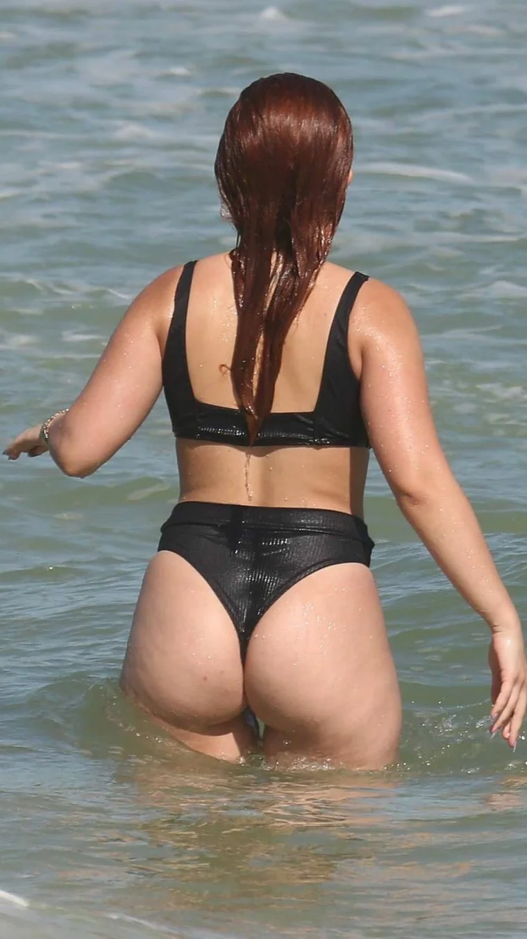 Biquini, Larissa Manoela, Paparazzi - [28/10/2025]