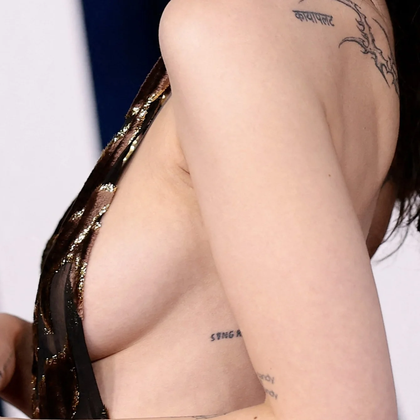 Dove Cameron, Sideboob - [05/11/2025]