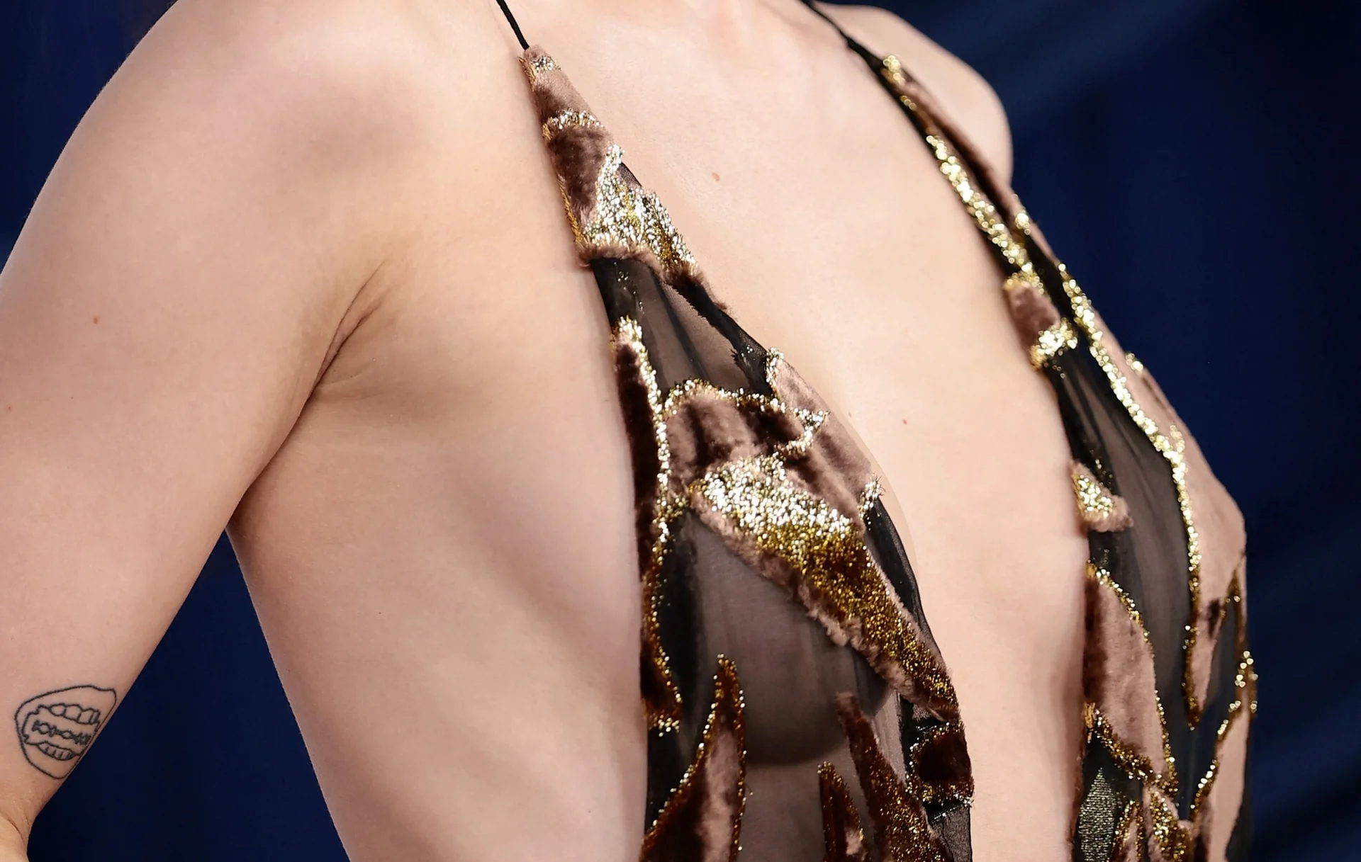 Dove Cameron, Sideboob - [05/11/2025]