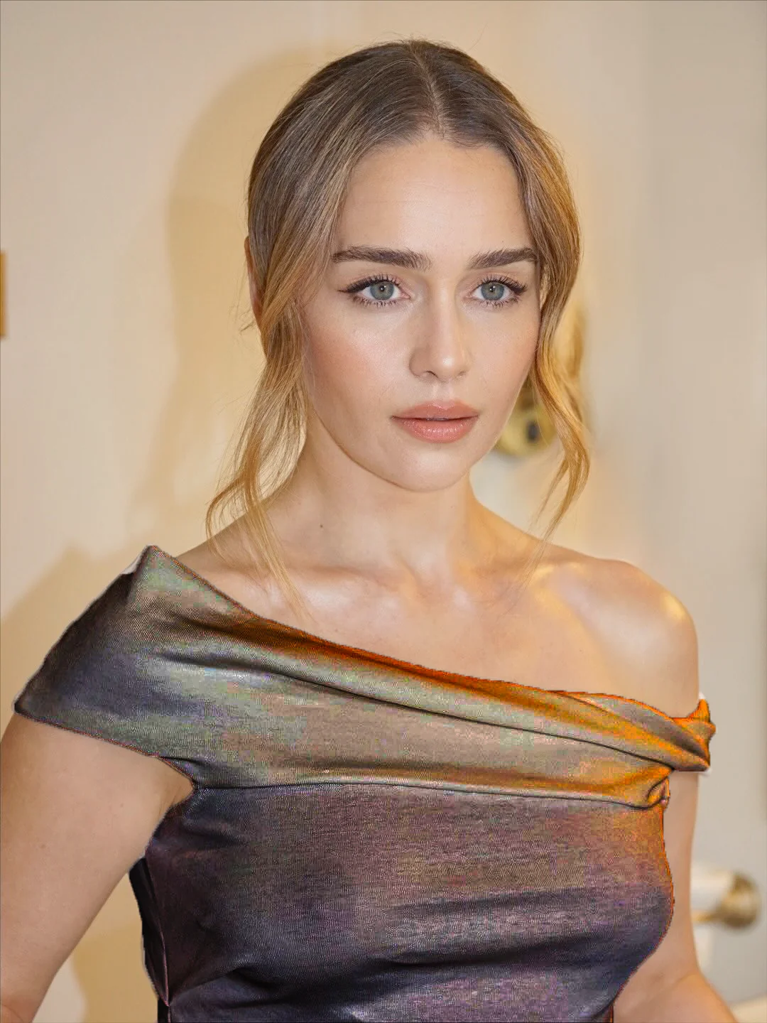 Emilia Clarke, Raio X - [10/11/2025]