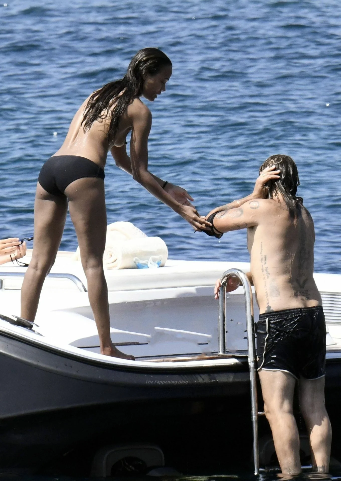 Biquini, Flagras, Paparazzi, Topless, Zoe Saldana - [10/11/2025]
