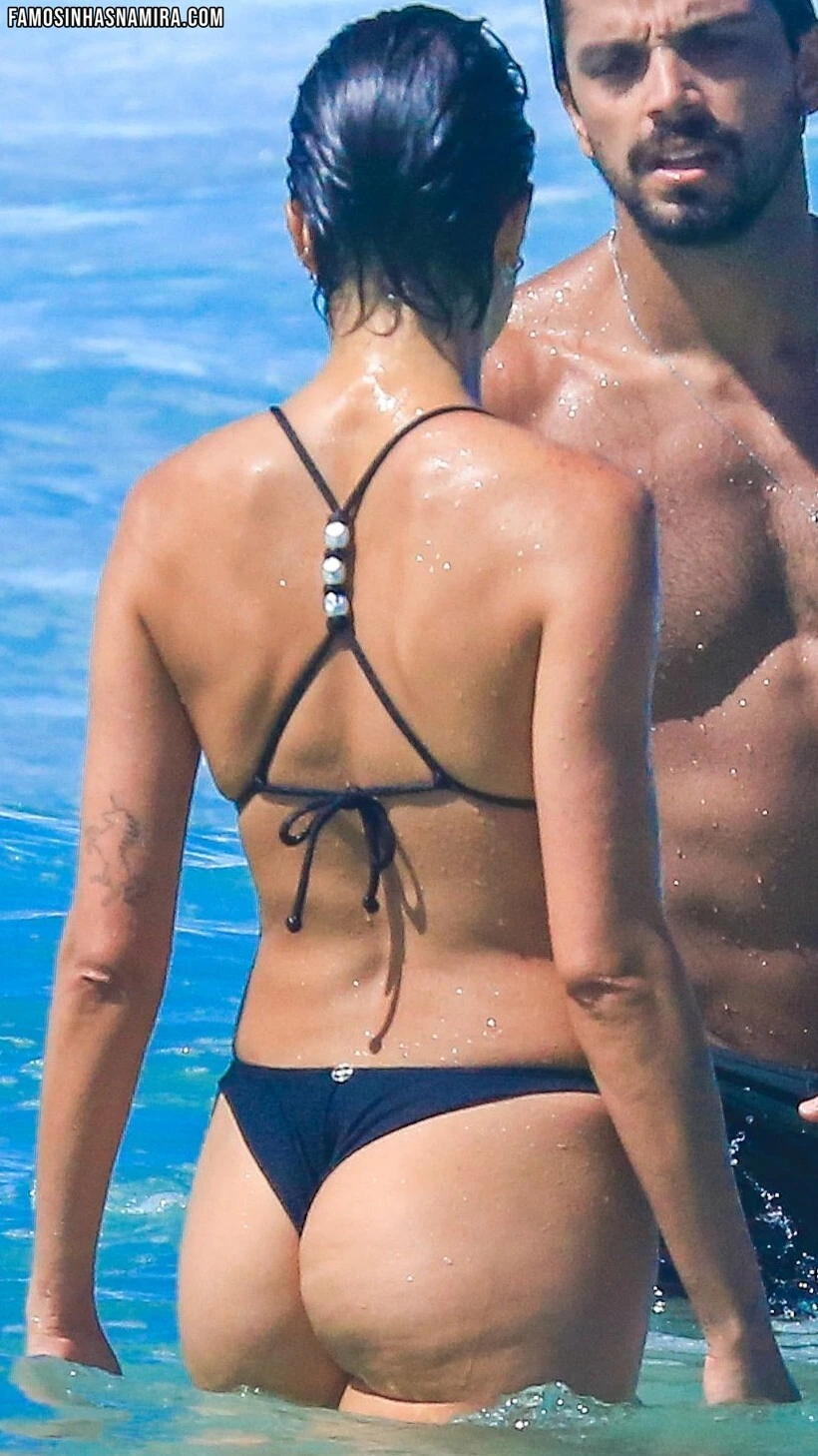 Agatha Moreira, Biquini, Paparazzi, Praia - [17/12/2025]