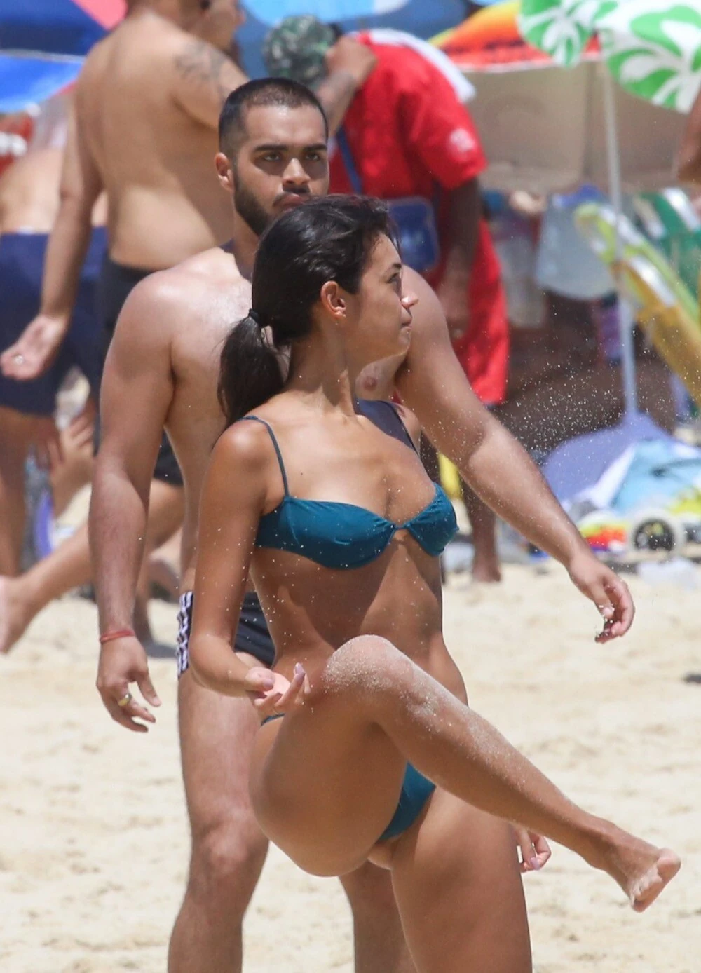 Alane Dias, Biquini, Paparazzi, Praia - [29/12/2025]