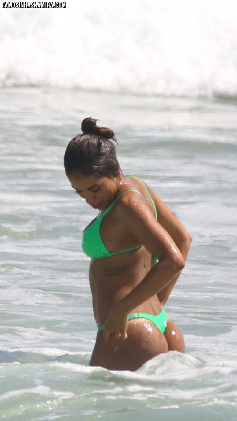 Anitta, Biquini, Paparazzi - [22/12/2025]