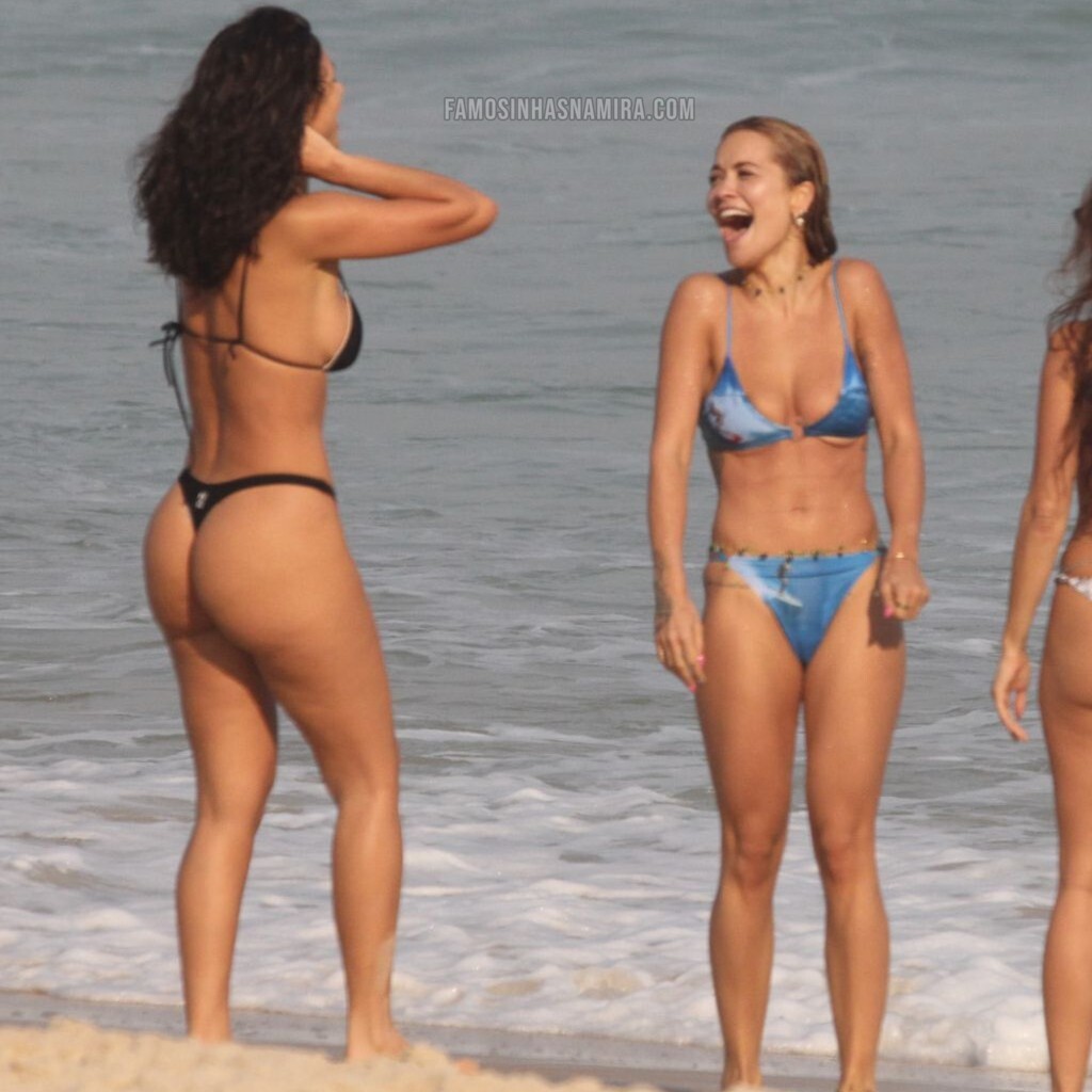 Biquini, Debora Nascimento, Paparazzi, Rita Ora, Praia - [04/12/2025]