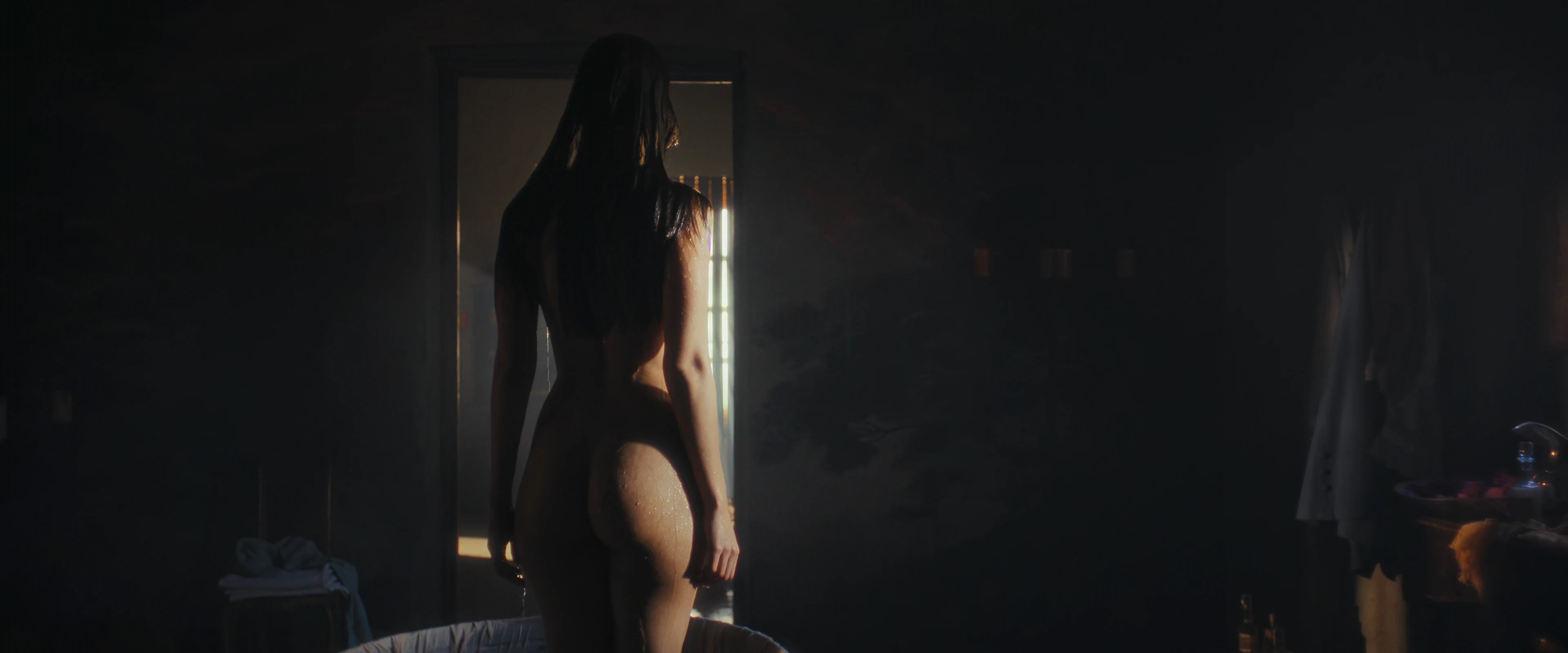 Azul Guaita surge nua em cena de sexo na segunda temporada de Como Água Para Chocolate.