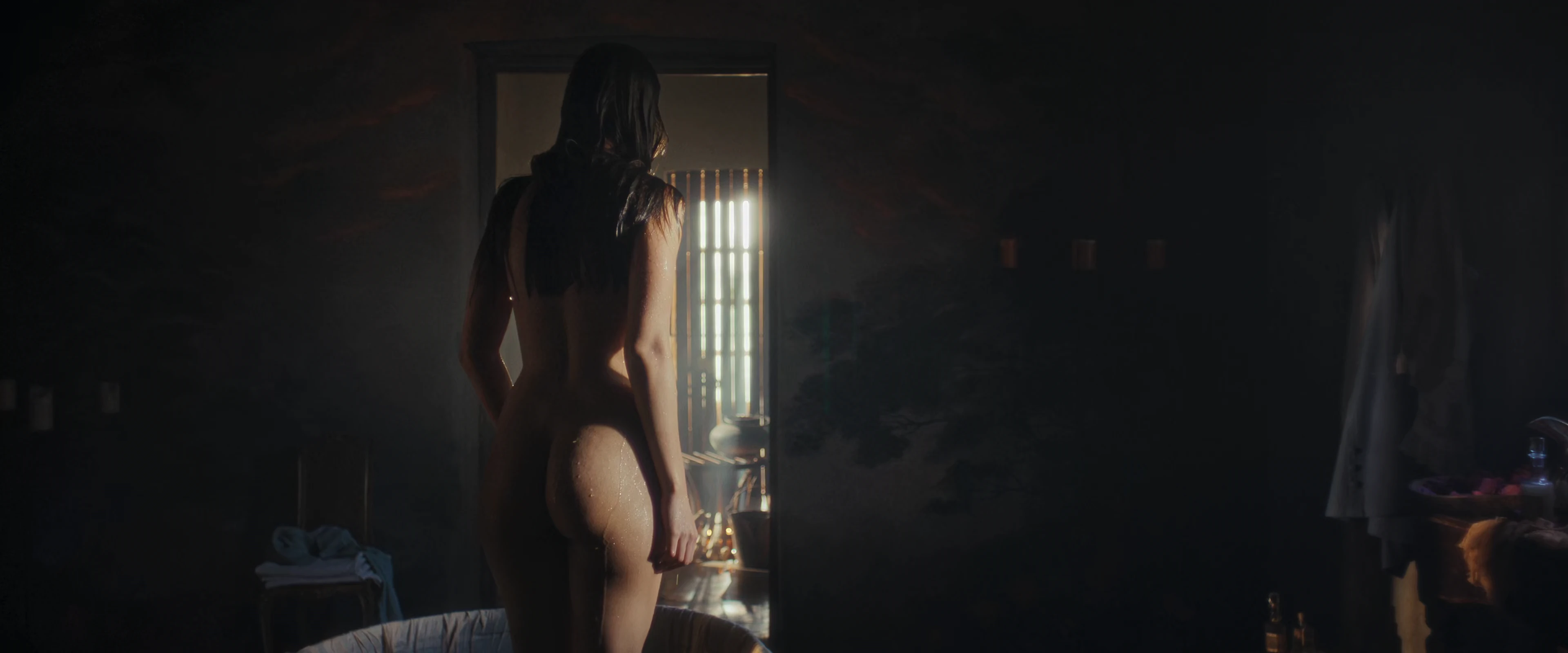 Azul Guaita surge nua em cena de sexo na segunda temporada de Como Água Para Chocolate.