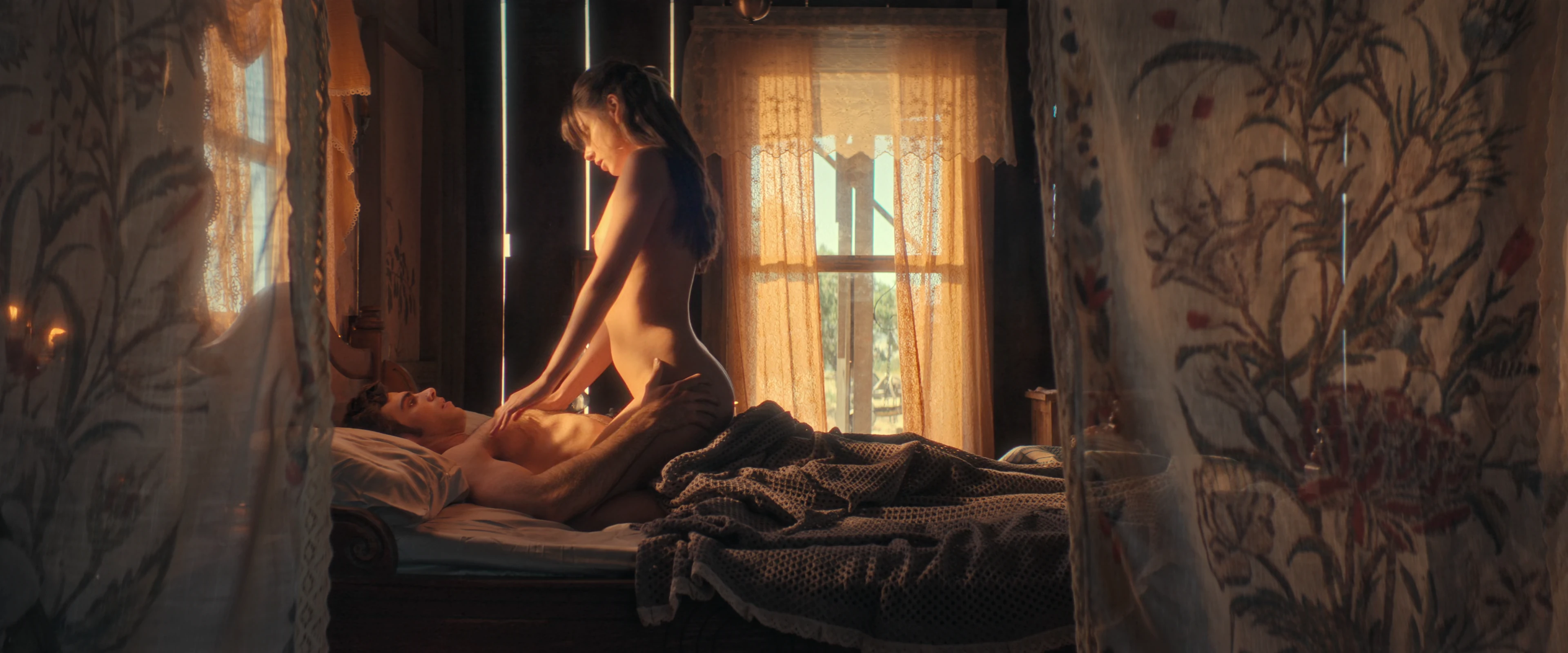 Azul Guaita surge nua em cena de sexo na segunda temporada de Como Água Para Chocolate.